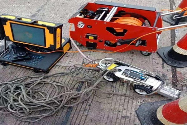 新和CCTV管道检测机器人